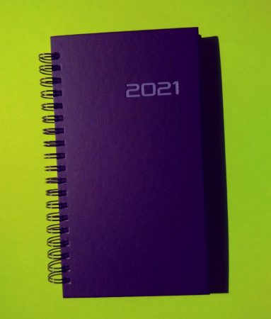 ein Kalender mit der Jahreszahl 2021